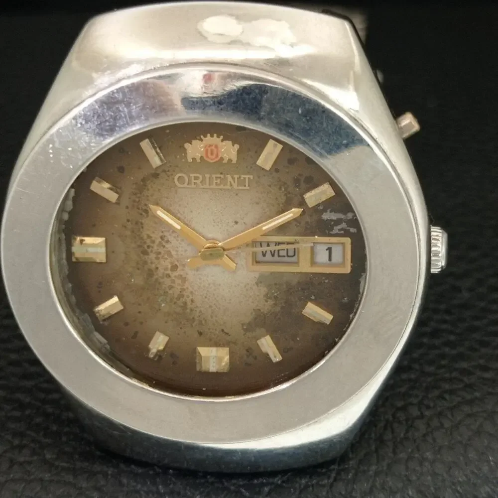 Vintage 1979 Orient Automatic Mens Silver Watch W/daydate & Gold accents - Picture 3 of 10